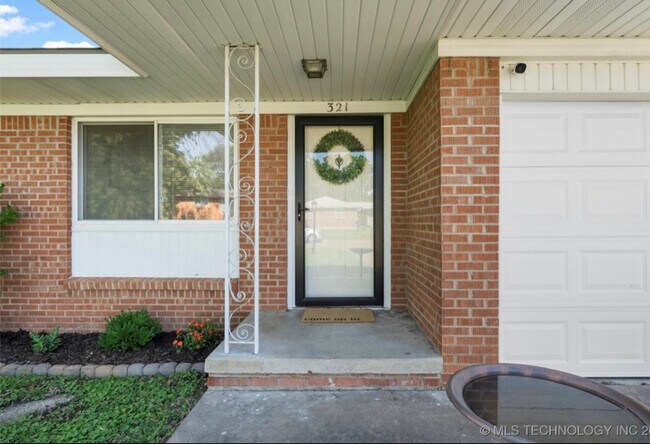 321 NE Elmhurst Ave in Bartlesville, OK - Building Photo - Building Photo
