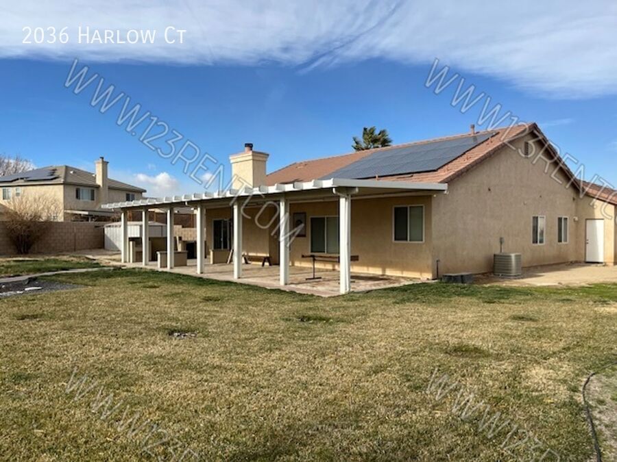 2036 Harlow Ct in Lancaster, CA - Building Photo