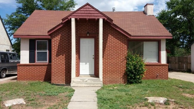 1104 1/2-1421-1422 Wallace St