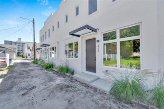 837 Calla Terrace N in St. Petersburg, FL - Building Photo - Building Photo