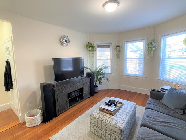 15 Sargent Ave, Unit 1