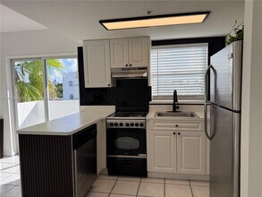 3052 SW 27th Ave in Miami, FL - Building Photo - Building Photo