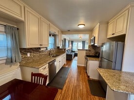 2511 Arizona Ave in Santa Monica, CA - Building Photo