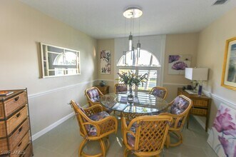 800 New Waterford Dr in Naples, FL - Building Photo - Building Photo