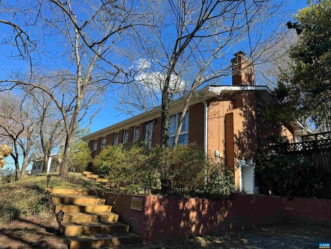 1028 St Charles Ave in Charlottesville, VA - Building Photo - Building Photo