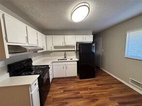 8117 Attleboro Dr in Jonesboro, GA - Foto de edificio - Building Photo