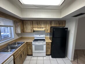 1136 Steven Patrick Ave in Satellite Beach, FL - Foto de edificio - Building Photo