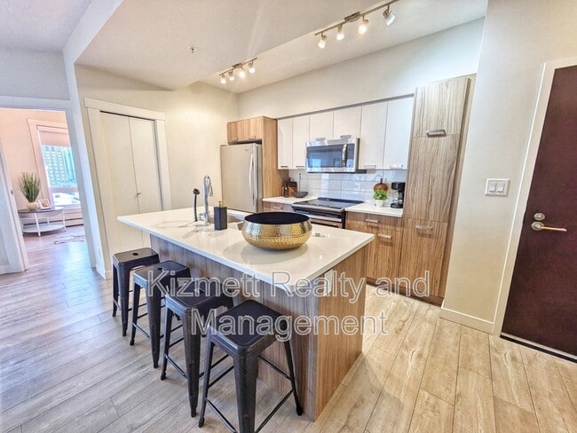 10410 102 Ave NW in Edmonton, AB - Building Photo - Building Photo