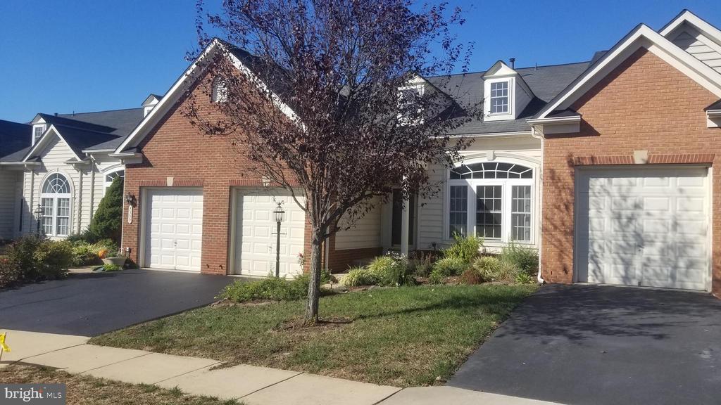 7357 Cluster House Way in Gainesville, VA - Building Photo