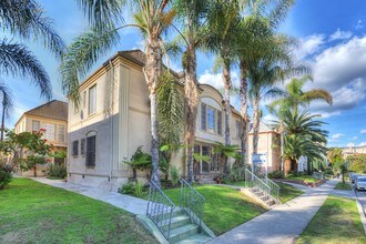 637-641 S Burnside Ave in Los Angeles, CA - Building Photo - Building Photo