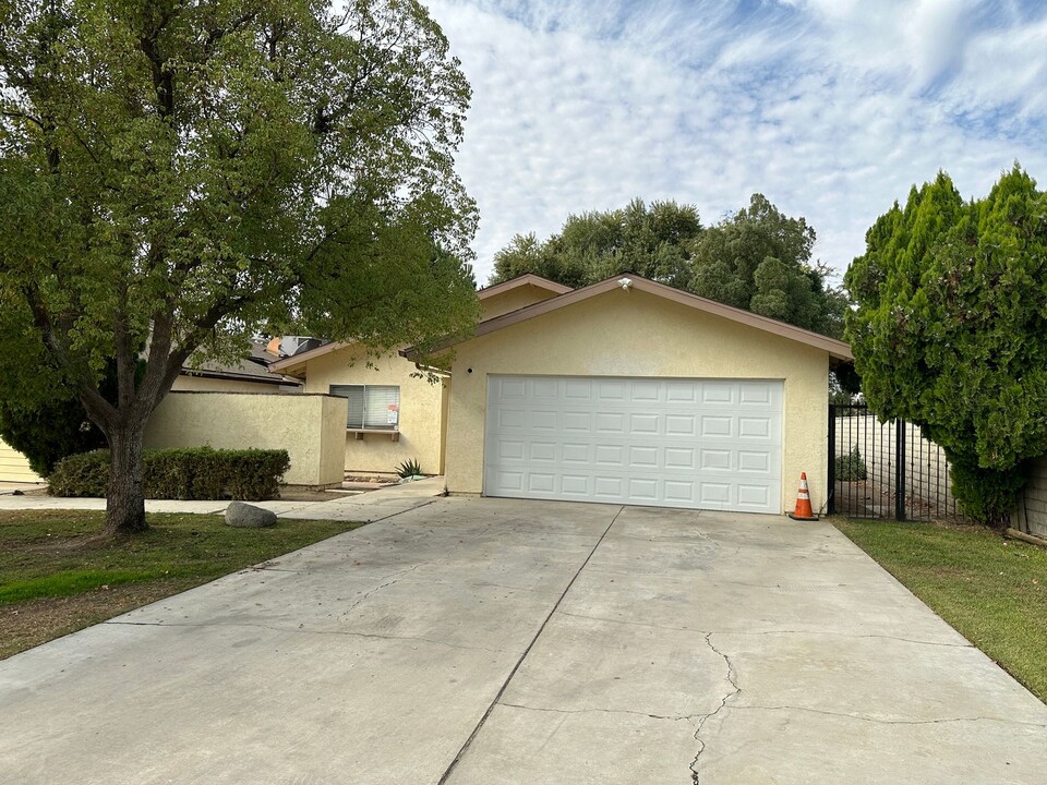 3000 Verdant Ct in Bakersfield, CA - Building Photo