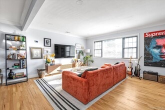 4 Finch Pl in Huntington, NY - Building Photo - Building Photo