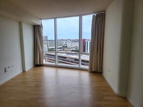 1288 Kapiolani Blvd, Unit 1607 in Honolulu, HI - Building Photo - Building Photo