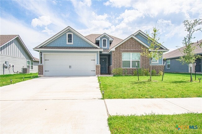 property at 1916 Deodar Dr