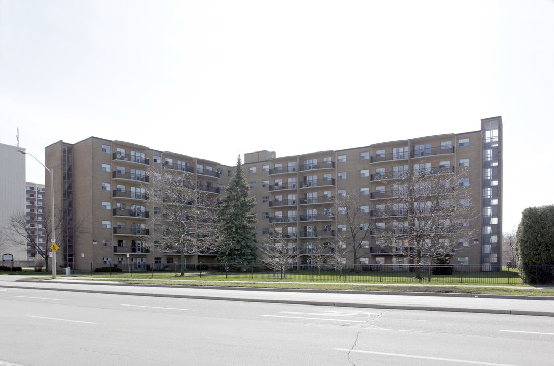 Valley Crest in Burlington, ON - Building Photo