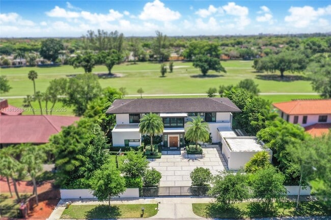 7210 S Prestwick Pl in Miami Lakes, FL - Building Photo - Building Photo