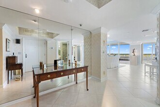 100 Lakeshore Dr in North Palm Beach, FL - Foto de edificio - Building Photo