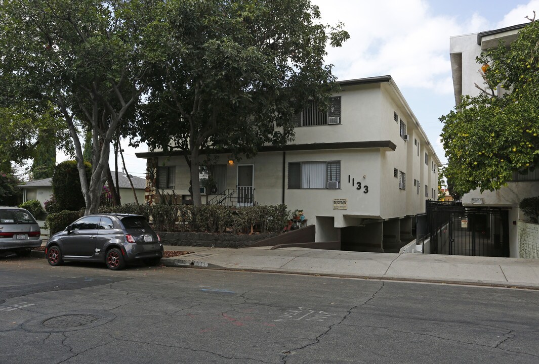 1133 N Ogden Dr in Los Angeles, CA - Building Photo