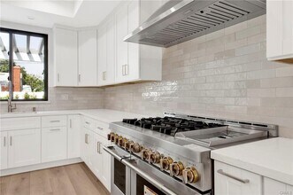 251 S Griffith Park Dr in Burbank, CA - Building Photo - Building Photo