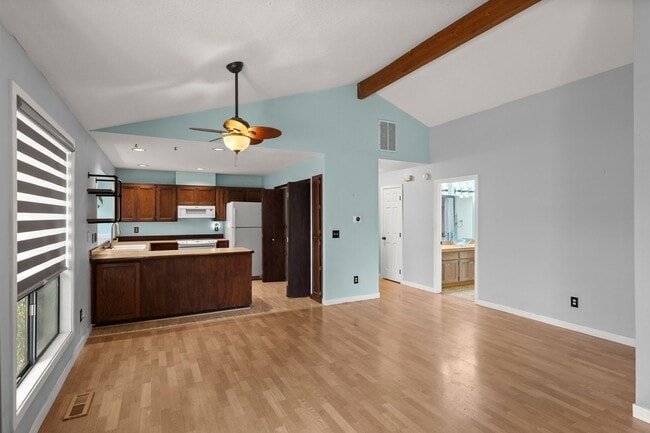 5854 Lakeview Blvd in Lake Oswego, OR - Building Photo - Building Photo