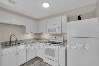 1673 Cherry Ln in Sarasota, FL - Building Photo - Building Photo