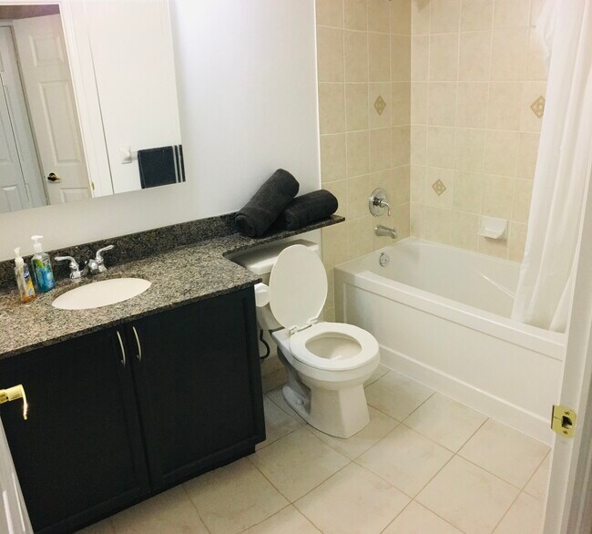 4900 Glen Erin Dr in Mississauga, ON - Building Photo - Building Photo