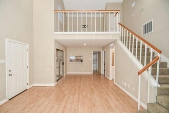 3150 Walnut Bend Ln in Houston, TX - Building Photo - Building Photo