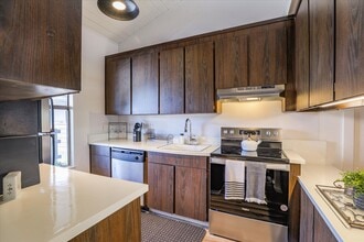 158 Kern St, Unit #12 in Salinas, CA - Building Photo - Building Photo