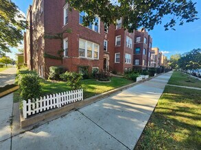 416 E 110th St in Chicago, IL - Building Photo - Building Photo
