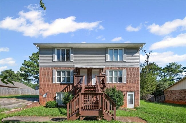 property at 2124 Fieldstone View Ct SE