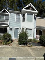 208 Susan Constant Dr in Newport News, VA - Building Photo