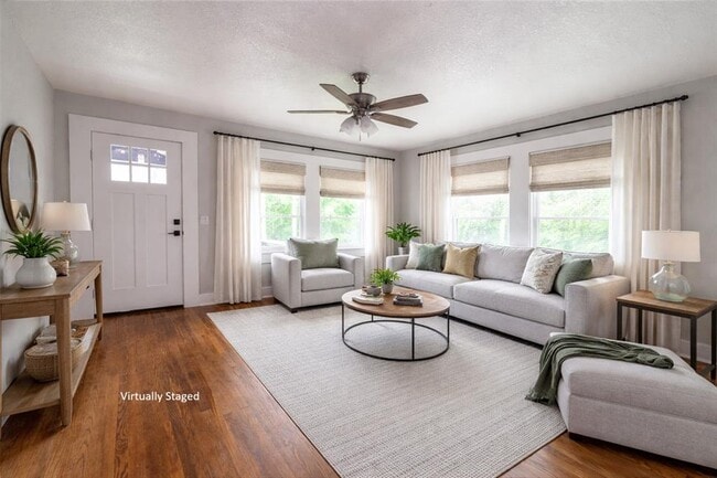 329 Flores St in Lockhart, TX - Building Photo - Building Photo