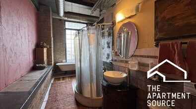 3144 W Carroll Ave, Unit H in Chicago, IL - Building Photo - Building Photo