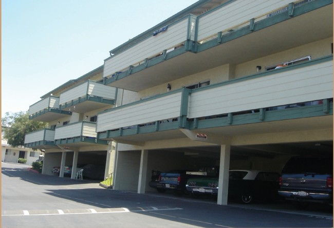 Pebble Cove Apartments in San Diego, CA - Building Photo - Building Photo