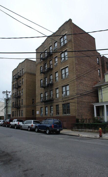 26 Randolph St in Yonkers, NY - Foto de edificio