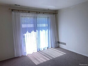 7538 Manor Cir in Westland, MI - Building Photo - Building Photo