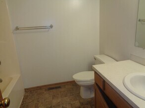 5305 W Madison Ave in Lincoln, NE - Building Photo - Building Photo