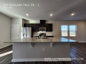 923 Highland Trce Dr in Graham, NC - Building Photo - Building Photo