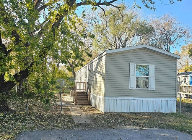 2201 S Anna St in Wichita, KS - Building Photo - Building Photo