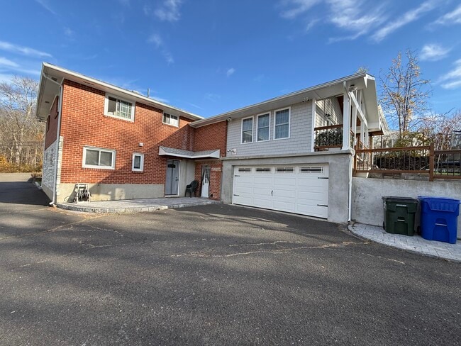 260 French St in Watertown, CT - Building Photo - Building Photo