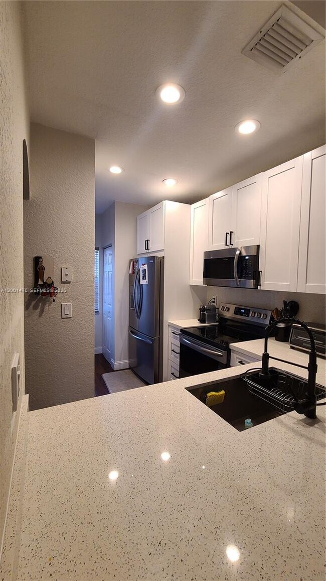 5791 NW 116th Ave in Doral, FL - Building Photo - Building Photo