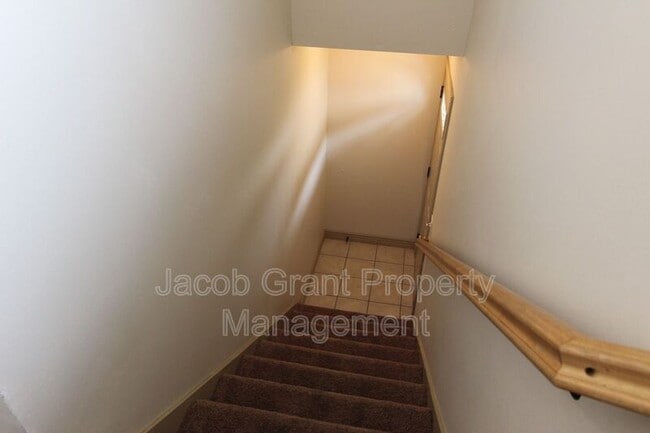 454 E Center St photo'