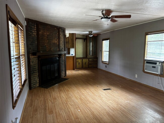 200 Mary Ave in Huntsville, TX - Building Photo - Building Photo