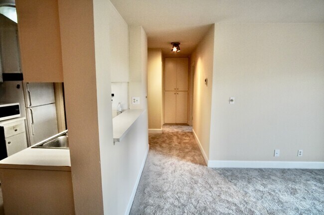 1305 Webster St in Alameda, CA - Building Photo - Building Photo