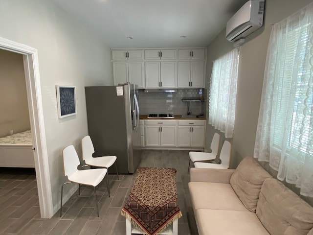 21520 Saticoy St, Unit A in Canoga Park, CA - Building Photo - Building Photo