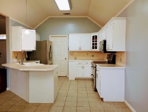 7996 Blue Bonnet St in Beaumont, TX - Building Photo - Building Photo