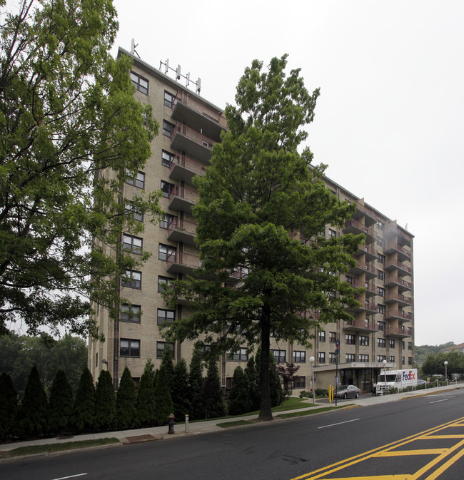 The Fountains in Staten Island, NY - Building Photo - Building Photo