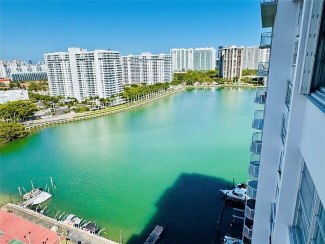 18071 Biscayne Blvd, Unit 1802 in Aventura, FL - Building Photo - Building Photo