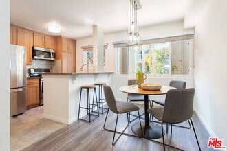 8025 Redlands St, Unit 22 in Playa Del Rey, CA - Building Photo - Building Photo