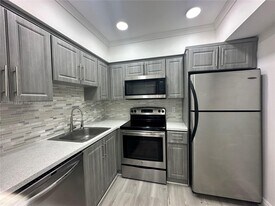 13984 NE 2nd Ct in Miami, FL - Building Photo